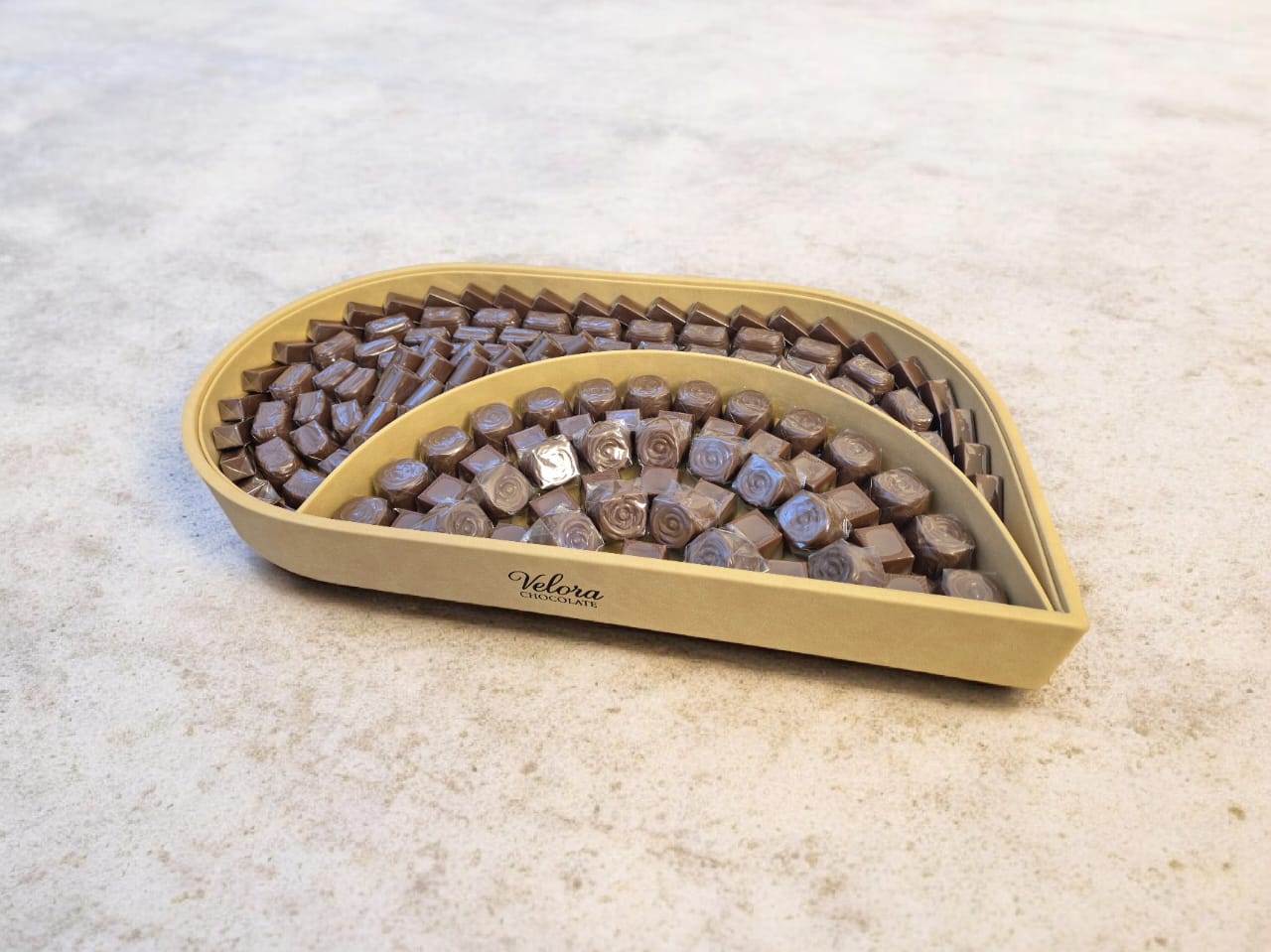 صينية شوكولا فاخرة – ١٥٤٨ جرام

Luxury Chocolate Tray – 1548 g