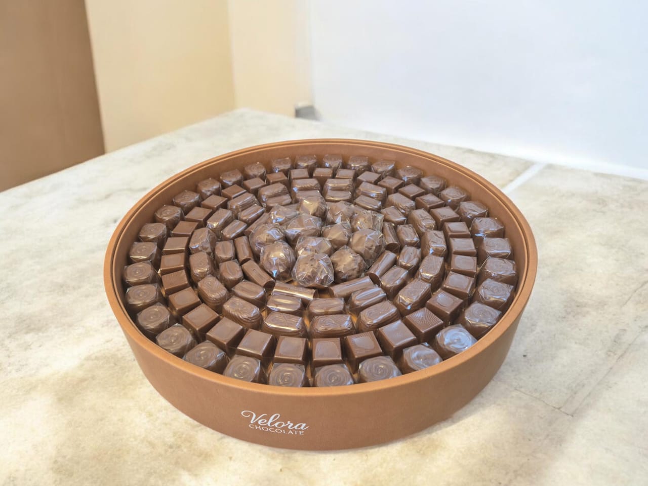 صينية شوكولا فاخرة – ١٦٣٦ جرام

Luxury Chocolate Tray – 1636 g