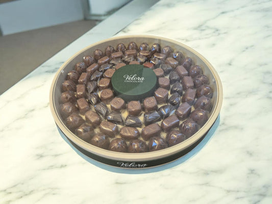 صينية شوكولا فاخرة – ١٣٢٥ جرام

Luxury Chocolate Tray – 1325 g